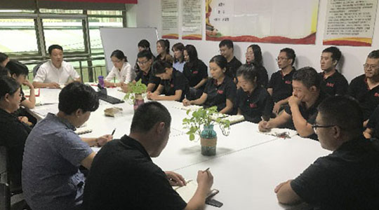 德瑞克儀器2019年第三季度大會報道，外貿銷售部領取5000元獎金！